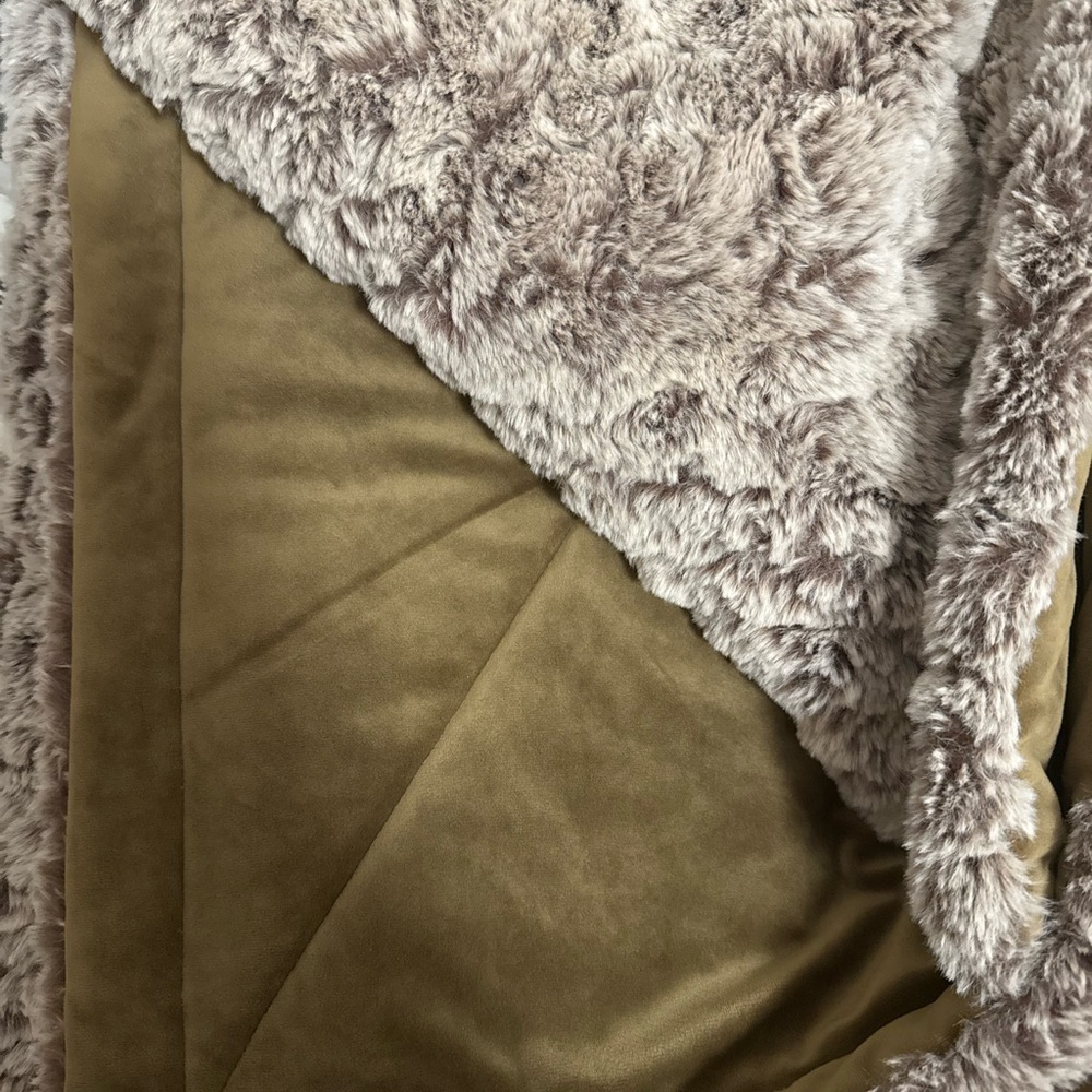 Plush Gray footsac Lovesac  Blanket for Cozy Comfort pika phur - Picture 2 of 2